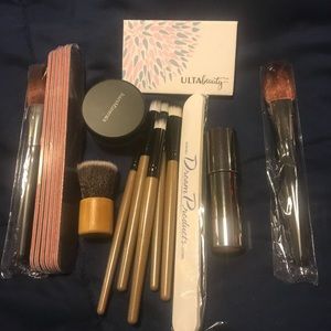 Makeup brushes